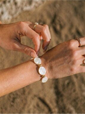 14K Gold Mother-of-Pearl Shell Bracelet